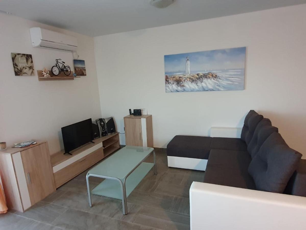 Apartmani Lucija มาสเลนีซา ภายนอก รูปภาพ