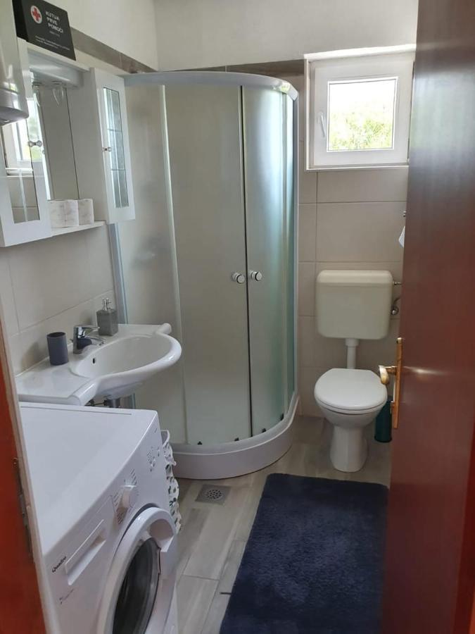 Apartmani Lucija มาสเลนีซา ภายนอก รูปภาพ