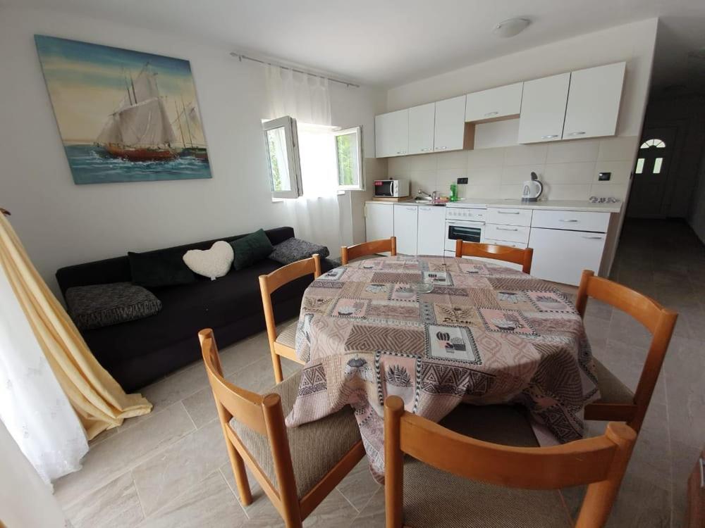 Apartmani Lucija มาสเลนีซา ภายนอก รูปภาพ