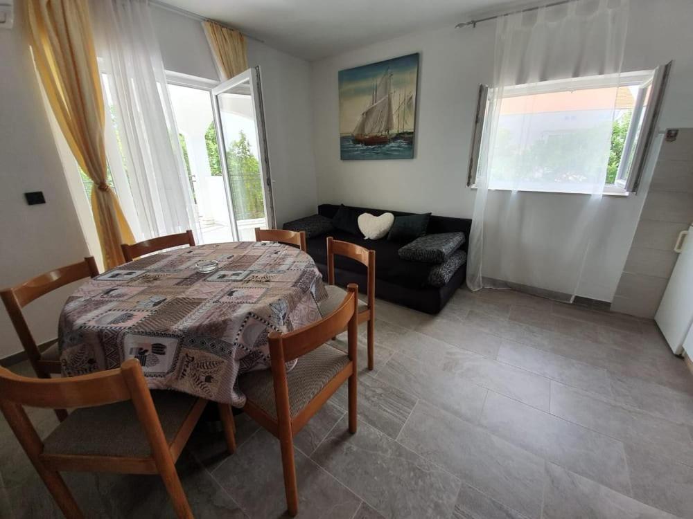 Apartmani Lucija มาสเลนีซา ภายนอก รูปภาพ