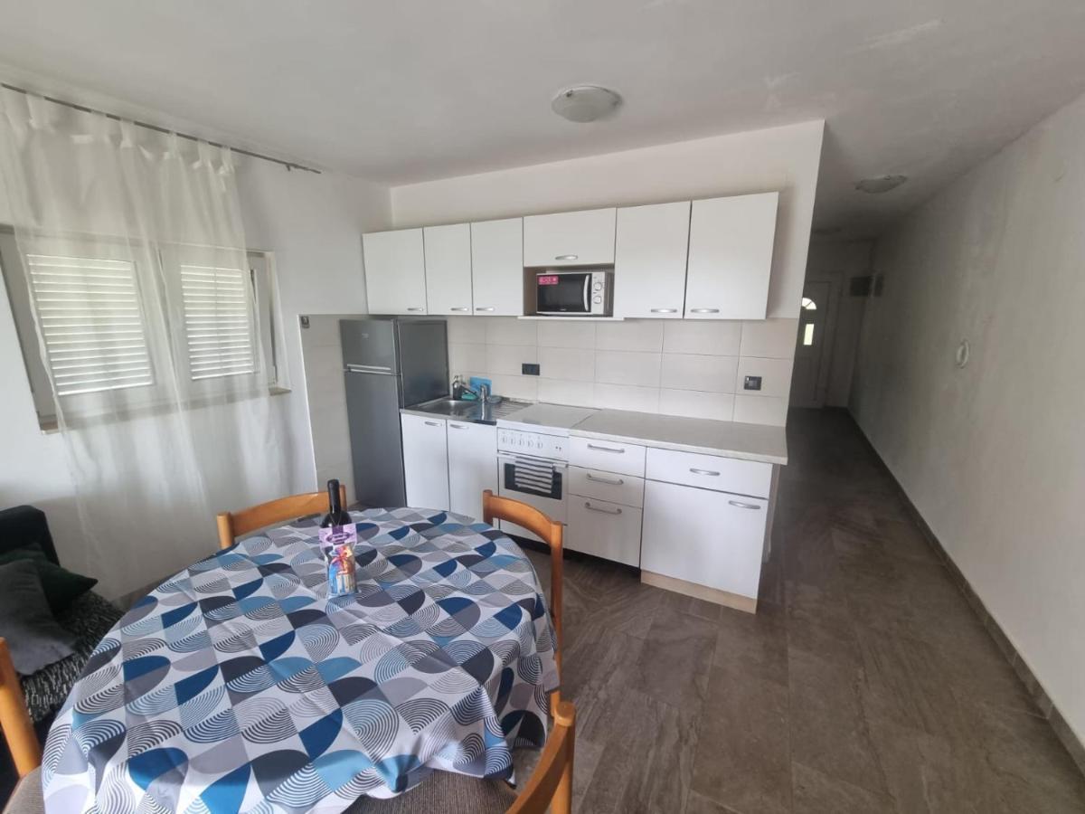Apartmani Lucija มาสเลนีซา ภายนอก รูปภาพ