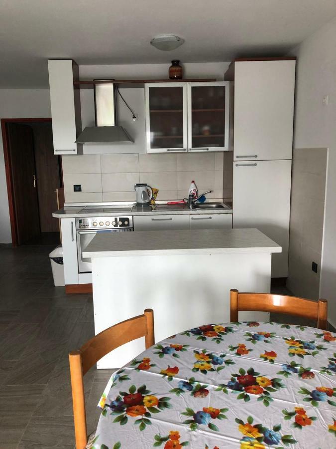 Apartmani Lucija มาสเลนีซา ภายนอก รูปภาพ